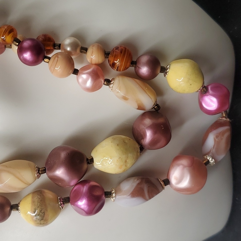 N3416 pastel colorful glassā beaded necklace estate - Picture 2 of 3